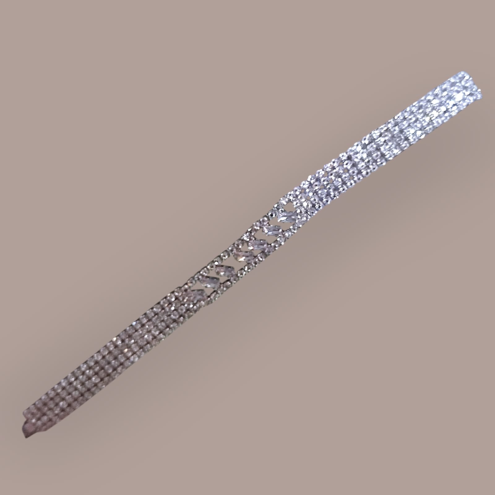 Elegant Silver Rhinestone Bracelet with Diamond-Cut Detailing