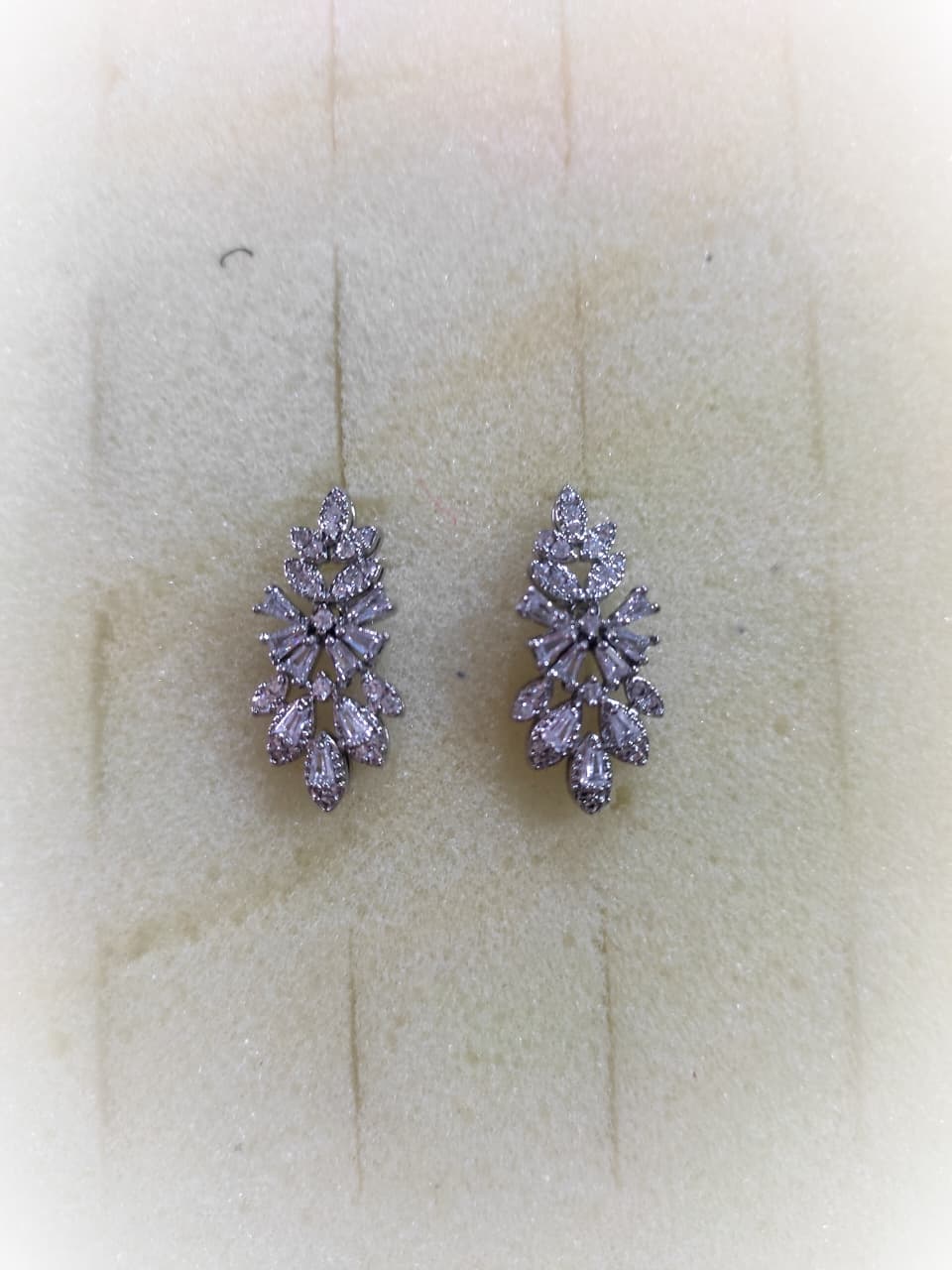 Elegant Leaf-Design Diamond Stud Earrings