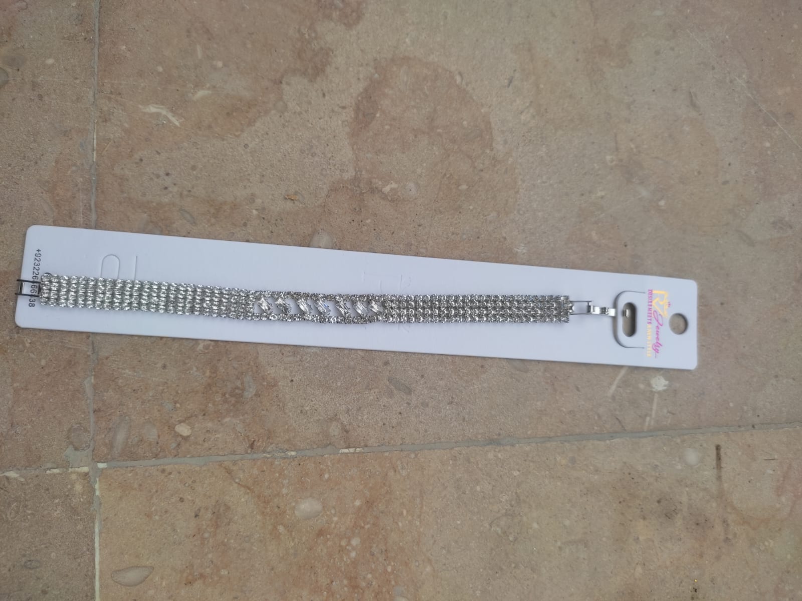 Elegant Silver Rhinestone Bracelet with Diamond-Cut Detailing