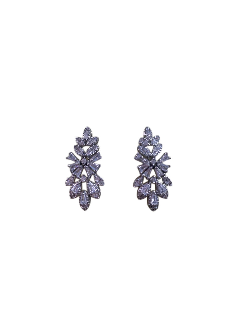 Elegant Leaf-Design Diamond Stud Earrings